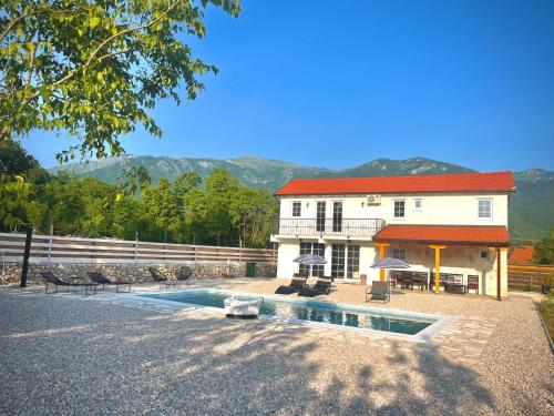 Village Pool Villa Silentium in Potoci