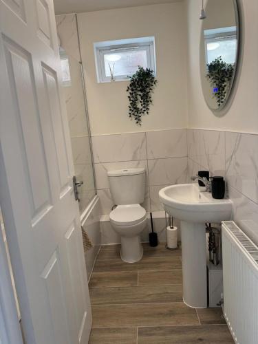 Baño, 11 York House apartment in Kettering