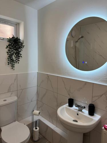 Baño, 11 York House apartment in Kettering