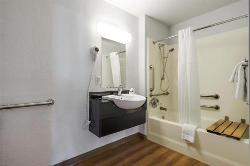 Queen Room - Disability Access