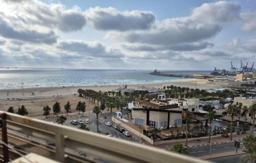 Lovely three-room apartment above the promenade · Ashdod