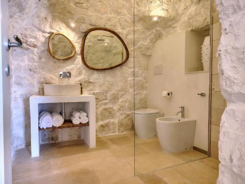 Zuhanyzó, Le pietre di Puglia in Santa Caterina