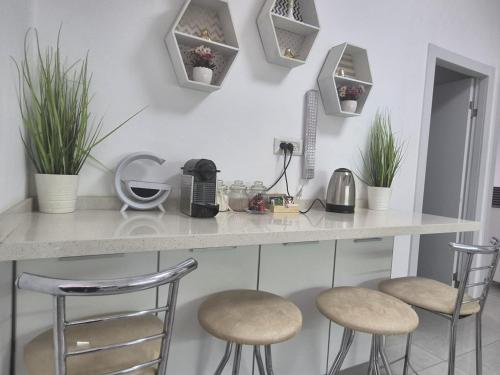 Oprema, Lovely three-room apartment above the promenade in Ashdod