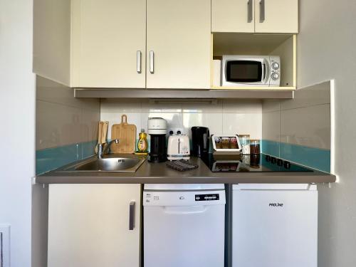 keuken, Le Clémenceau SCLS - Wifi, Clim, Piscine, Plage (Le Clemenceau SCLS - Wifi, Clim, Piscine, Plage) in Le Suquet Old Town