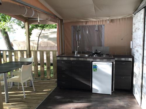 Parco Del Lago Glamping And Lodges - image 2