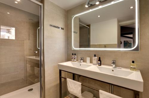 Suite with Garden View image 8