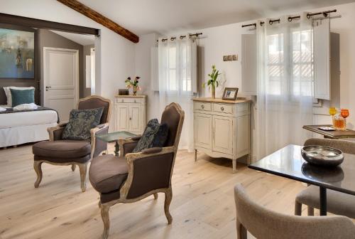 Suite with Garden View image 7