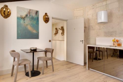 Suite with Garden View image 6