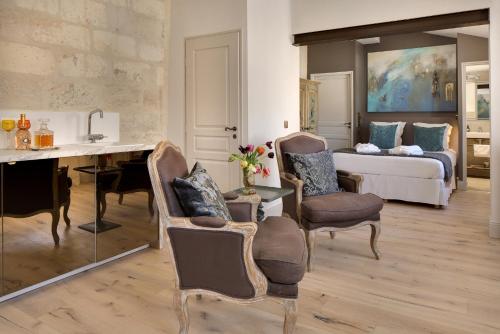 Suite with Garden View image 10