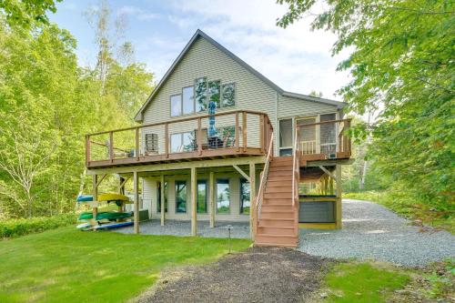 Hot Tub & Boat Dock: Waterfront Maine Retreat! in Dexter (ME)