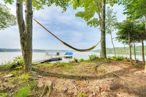 Hot Tub & Boat Dock: Waterfront Maine Retreat! in Dexter (ME)
