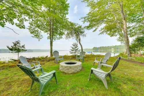 Hot Tub & Boat Dock: Waterfront Maine Retreat! in Dexter (ME)