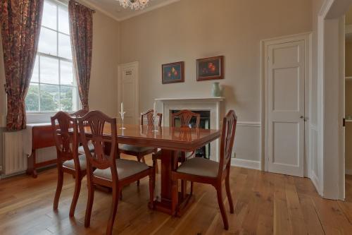 TFF High-Class & Central & Spacious Top Floor Home, Bath