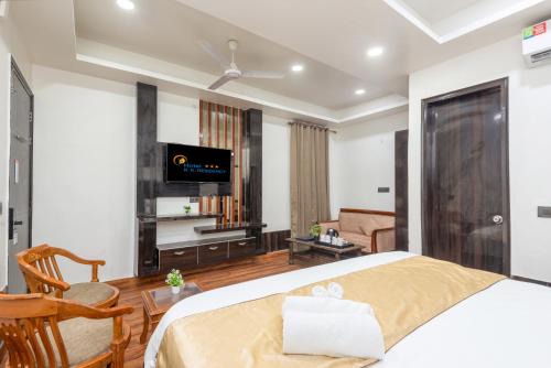 Superior King Room image 10