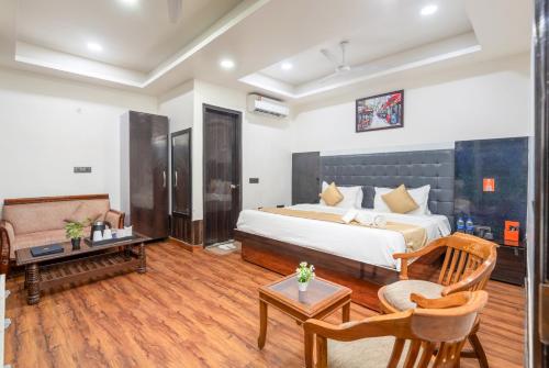Superior King Room image 9