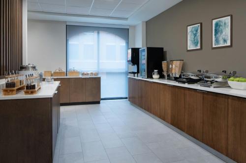 Ételek és italok, SpringHill Suites by Marriott Dallas Downtown/West End near Hálaadás Tér