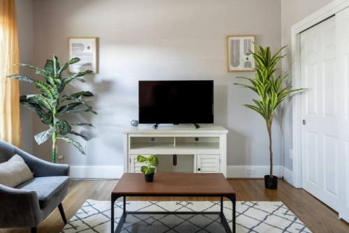 Charming Theater District 1Br