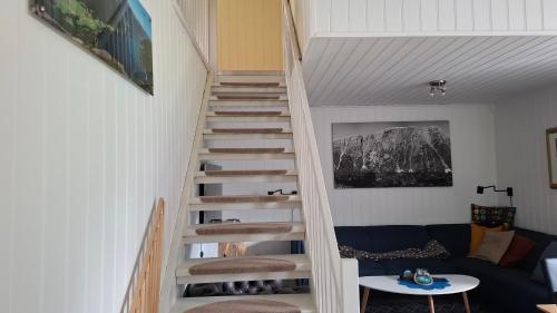 Ålfotevegen 5 (Alfotevegen 5) in Алфотен