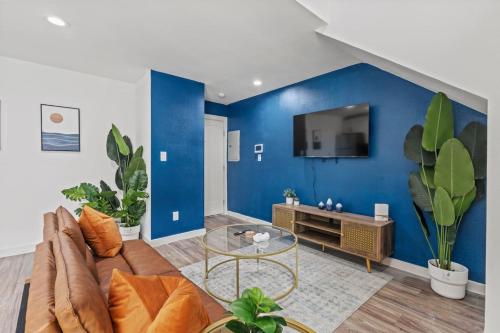 Near Medical District Walkable to Oak Lawn Bars in Oak Lawn