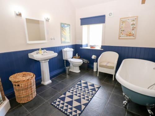 Gallow Law Cottage - image 13