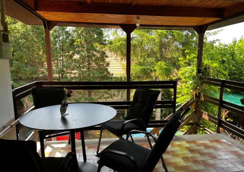 Erkély/terasz, Pelso d'Oro apartmanház (Pelso d'Oro apartmanhaz) in Kőröshegy