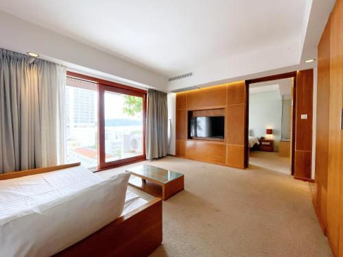 Golden Holiday Hotel
