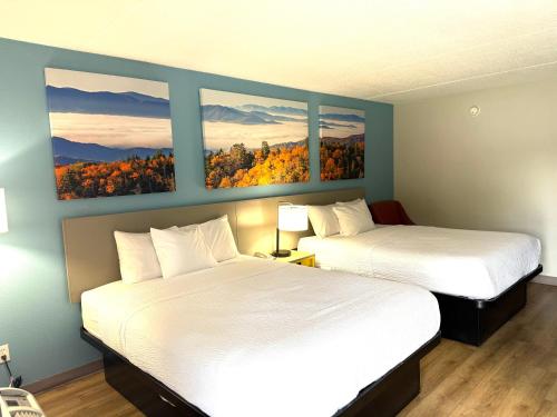 Queen Room with Two Queen Beds - Non-Smoking