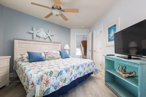 Coastal Charm with Pool Hot Tub & Resort Amenities - image 2