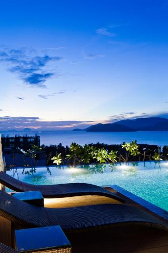 Golden Holiday Hotel - 해변