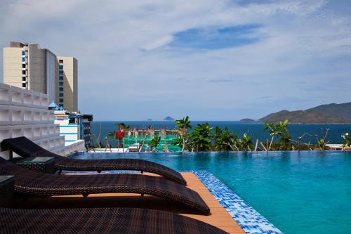 Golden Holiday Hotel - 해변