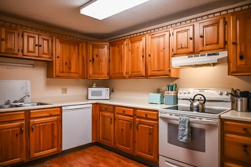 Spacious Condo-Attitash Ski-Storyland-Saco & More!! in บาร์ตเลต (NH)