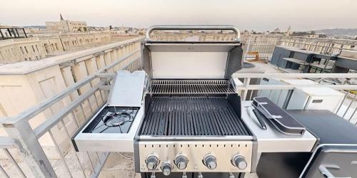 Modern Bright Mamilla Gem - Prime Location - image 14