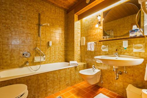 room detail thumbnail 2