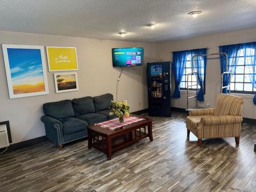 Days Inn by Wyndham Harriman - image 9