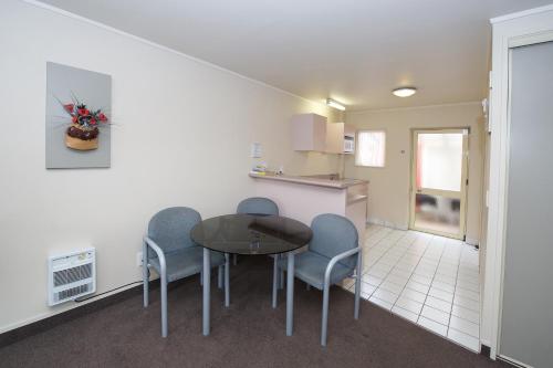 Geneva Motor Lodge - image 4