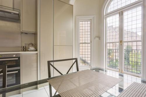 GFF Elegant & Central & Spacious 2 Bed Home with Garden, Бат (фото 4)
