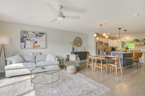 Family-Friendly Gem w/ Heated Pool near Storyland! in Hales Location (NH)