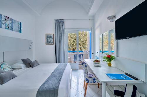 منتجع هاري كلوب بيتش (Hari Club Beach Resort) in أغير