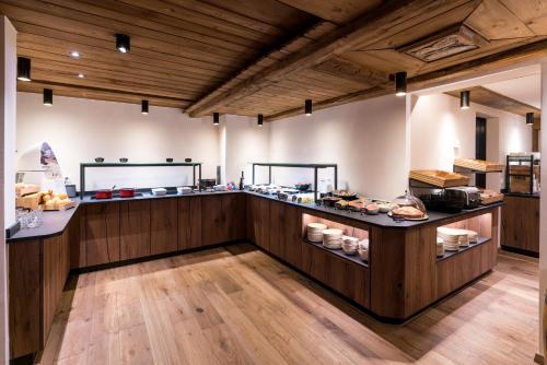 Ресторант, B-Inn Apartments Zermatt in Цермат