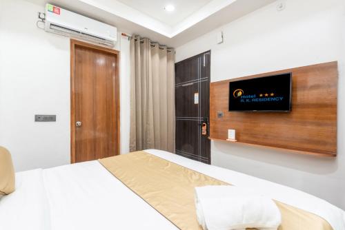 Deluxe Room room in Hotel RK Residency Vasundhara Ghaziabad Delhi NCR