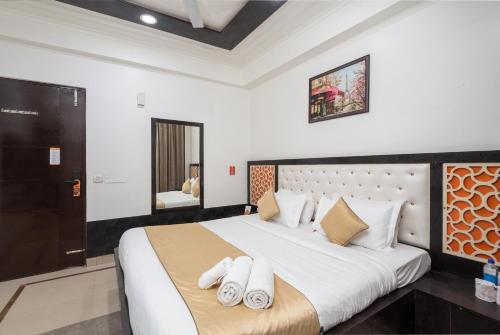 Deluxe Room image 3