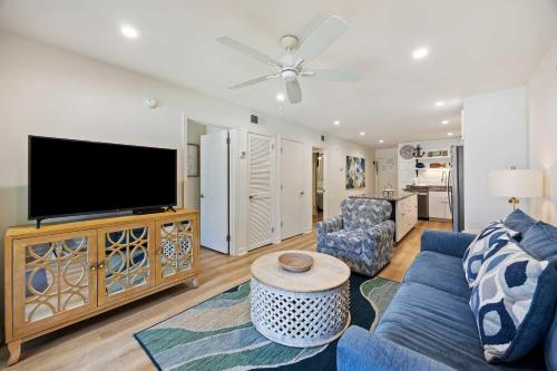 First Floor Villa Tranquil Getaway by the Sound