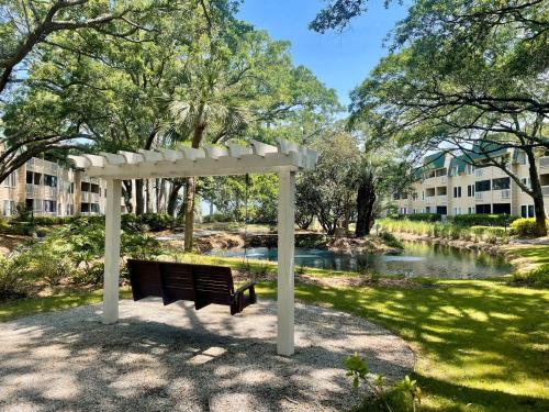 First Floor Villa Tranquil Getaway by the Sound in Hilton Head Island Waterfront