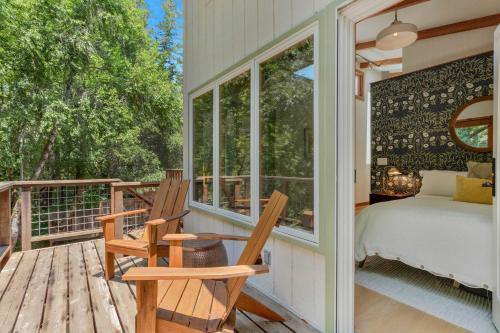 Serene Retreat with Hot Tub - Fire Pit - Deck in Forestville (CA)
