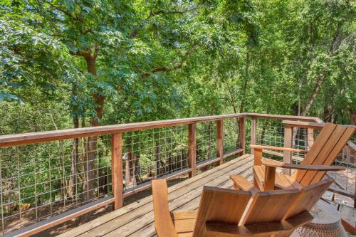 Serene Retreat with Hot Tub - Fire Pit - Deck in Forestville (CA)