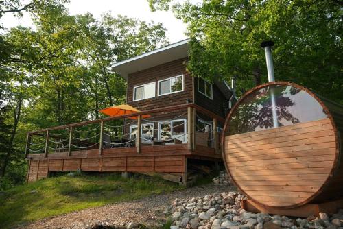 Waterfront Retreat Near Coulonge Falls with Sauna in Fort Coulonge