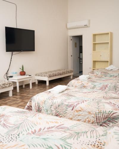 1 double bed, 3 twin beds