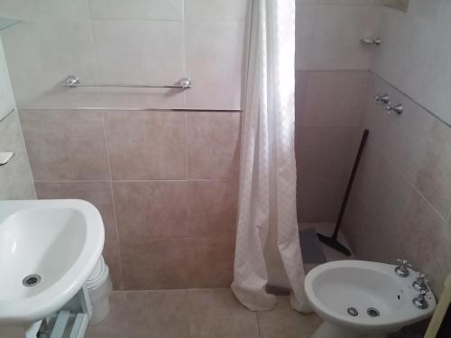 Double or Twin Room image 10