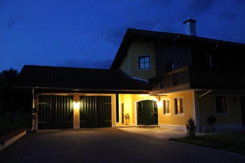 Bejárat, VILLA SEEBERG - by "Schloss Gessenberg" luxurious vacation home with lake and mountain views, suitab in Waging Am See