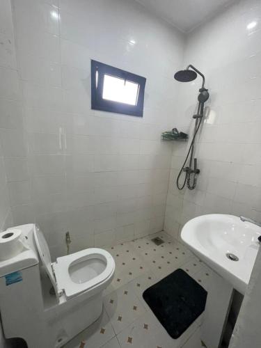 One-Bedroom Apartment image 3